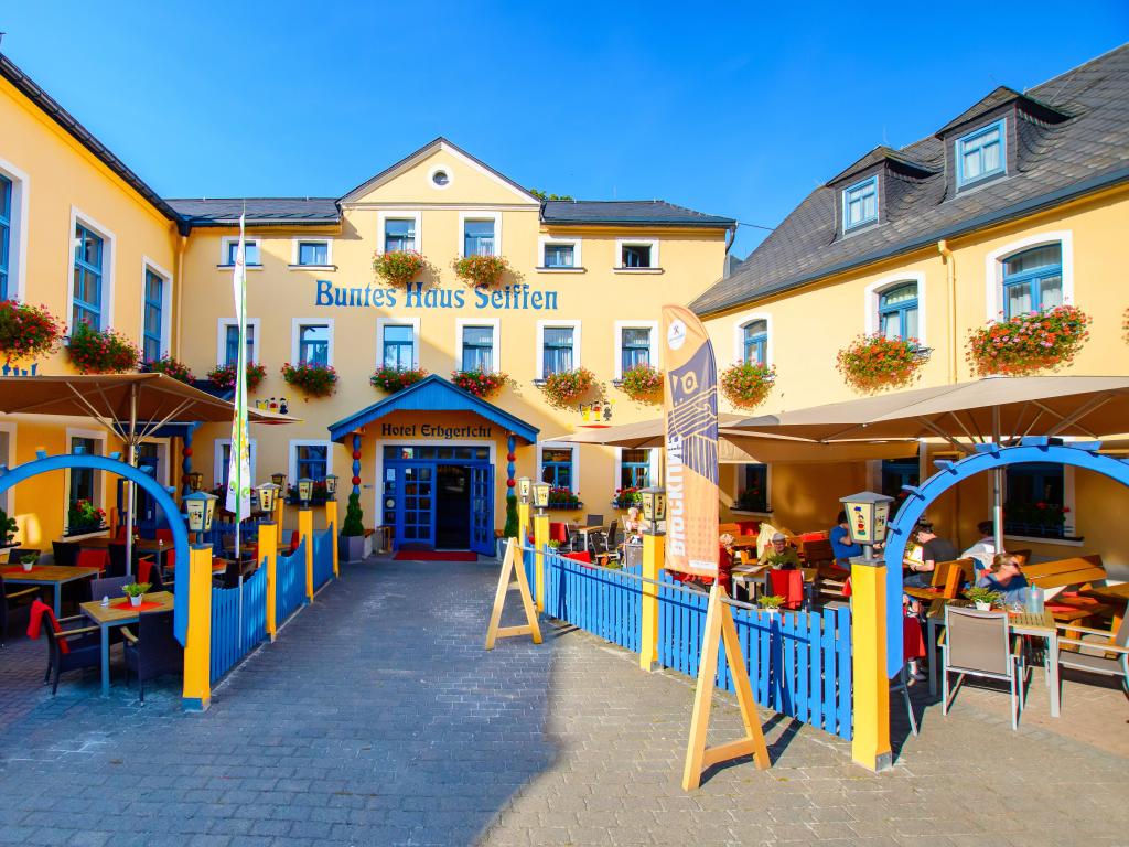 Buntes Haus – Hotel Erbgericht Seiffen, city – Logis-Partner Stoneman Miriquidi Road